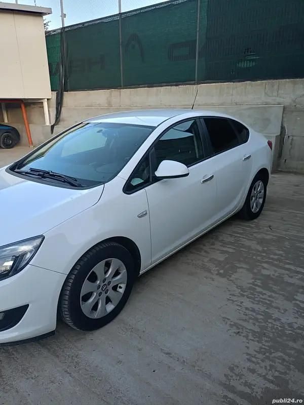 Second-hand Opel Astra 115 CP (84 kW) 2016 Alb Berlinǎ