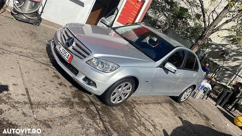 Culoaregri Utilizat 2010 Mercedes C200 Elegance Berlinǎ | 9.499 EUR (Scump) - Imagine 1/4
