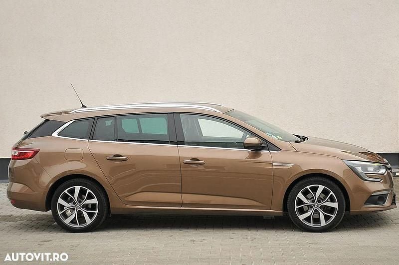Second-hand Renault Mégane GrandTour Intens 130 CP (95 kW) 2016 Culoaremaro Break