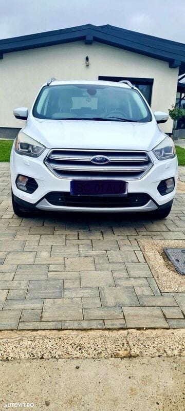Alb Utilizat 2017 Ford Kuga Titanium SUV | 11.900 EUR (Preț bun) - Imagine 1/4