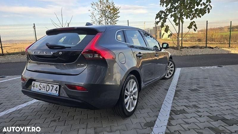 Second-hand Volvo V40 115 CP (84 kW) 2013 Culoarealte culori Hatchback