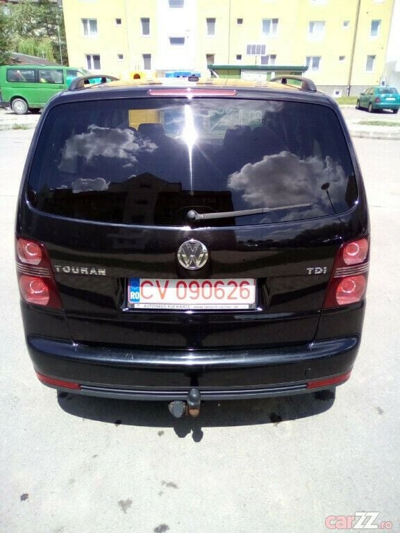 Second-hand VW Touran 105 CP (77 kW) 2009 Negru Monovolum