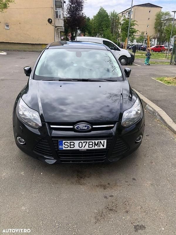 Culoarenegru Second-hand 2012 Ford Focus Titanium Break | 5.799 EUR (Preț OK) - Imagine 1/4