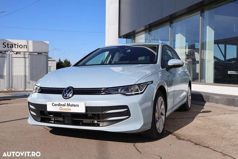 Second-hand VW Golf VIII Life 204 CP (150 kW) 2025 Culoarealbastru Hatchback