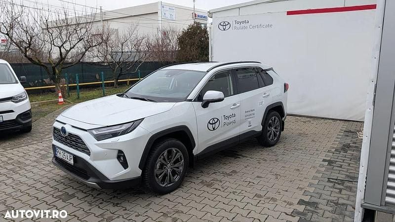 Second-hand Toyota RAV4 Luxury 222 CP (163 kW) 2025 Culoarealb SUV