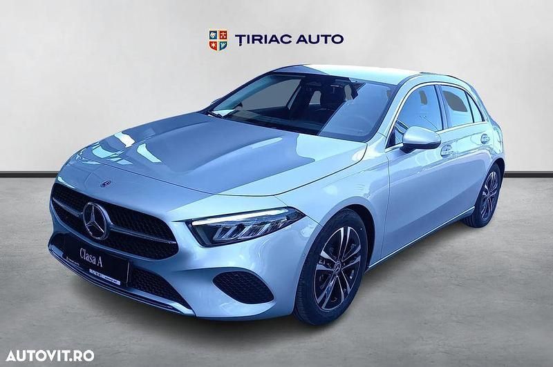 Argint Utilizat 2023 Mercedes A180 Hatchback | 34.899 EUR - Imagine 1/4