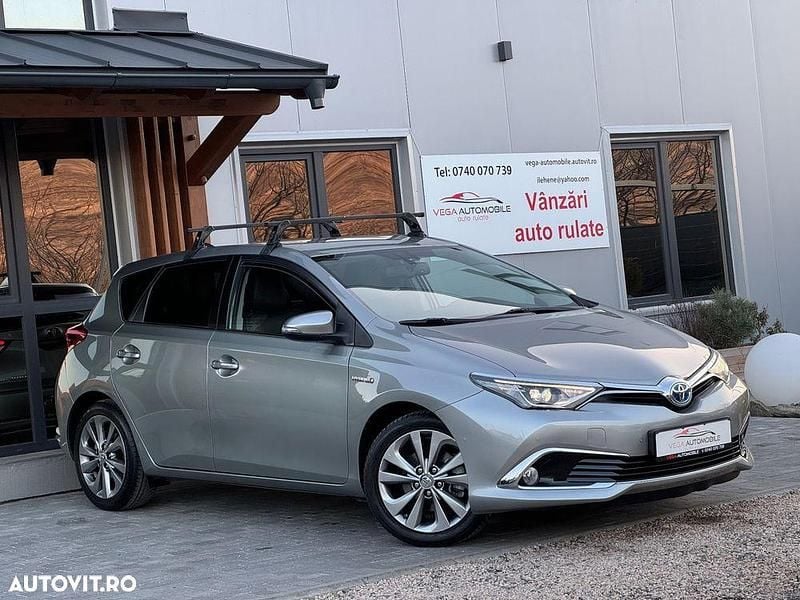 Rosu Utilizat 2017 Toyota Auris Hybrid Design Hatchback | 13.499 EUR (Puțin scump) - Imagine 1/4