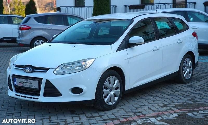 Second-hand Ford Focus Trend 109 CP (80 kW) 2012 Culoarealb Hatchback