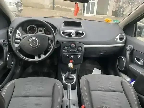 Second-hand Renault Clio III 75 CP (55 kW) 2011 Negru Hatchback