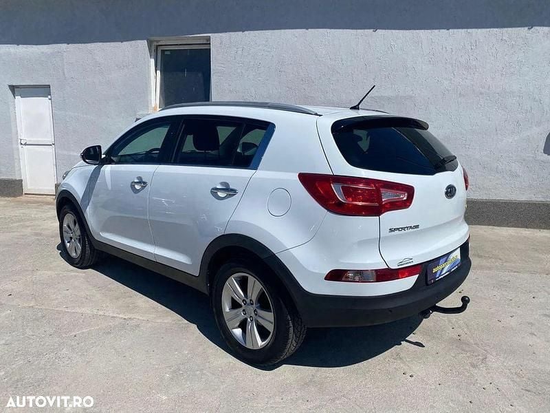 Second-hand Kia Sportage 116 CP (85 kW) 2012 Culoarealb SUV