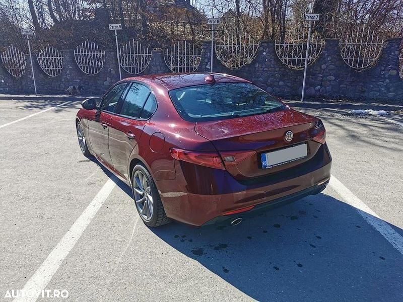 Second-hand Alfa Romeo Giulia Super 150 CP (110 kW) 2016 Culoarerosu Berlinǎ