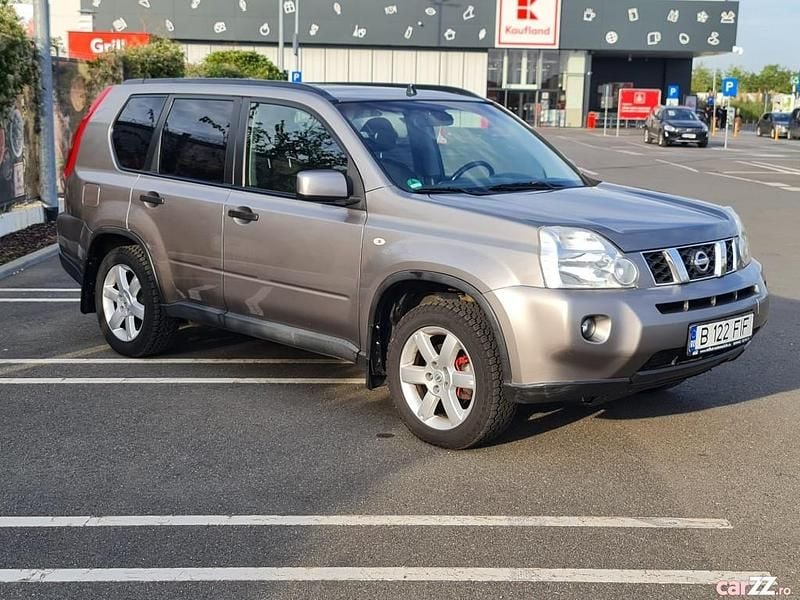 Gri Utilizat 2007 Nissan X-Trail SUV | 5.850 EUR (Preț OK) - Imagine 1/4