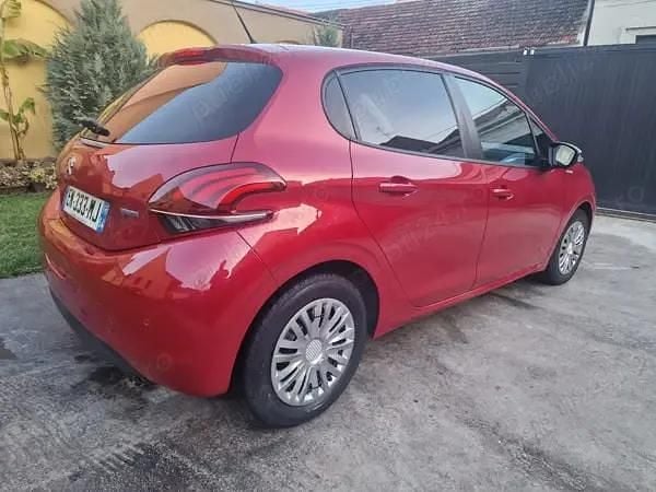 Second-hand Peugeot 208 Style 60 CP (44 kW) 2017 Rosu Hatchback