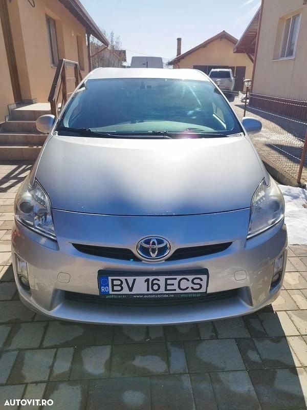 Second-hand Toyota Prius Executive 136 CP (100 kW) 2011 Culoareargint Berlinǎ