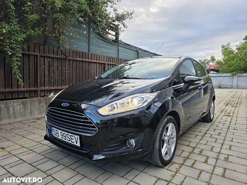 Culoarenegru Utilizat 2013 Ford Fiesta Titanium Hatchback | 6.400 EUR (Puțin scump) - Imagine 1/4