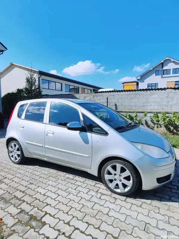 Argintiu Utilizat 2007 Mitsubishi Colt Hatchback | 1.900 EUR - Imagine 1/4