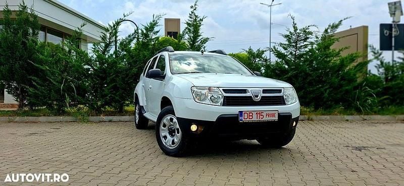 Culoarealb Utilizat 2010 Dacia Duster Lauréate SUV | 4.999 EUR (Preț OK) - Imagine 1/4