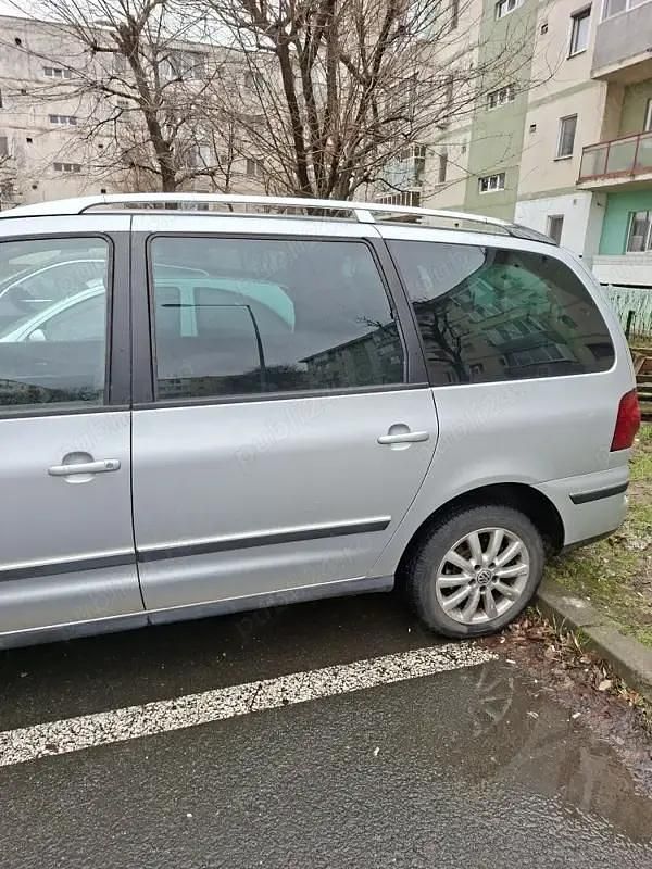 Second-hand VW Sharan 140 CP (102 kW) 2008 Argintiu Monovolum