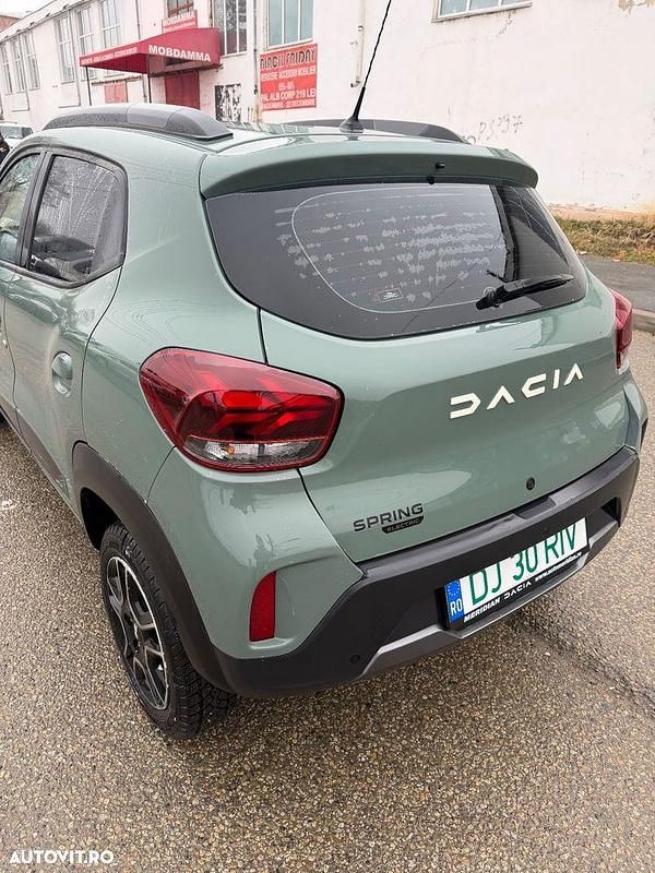 Second-hand Dacia Spring Essentiel 33 kW (45 CP) 2023 Culoareverde Hatchback