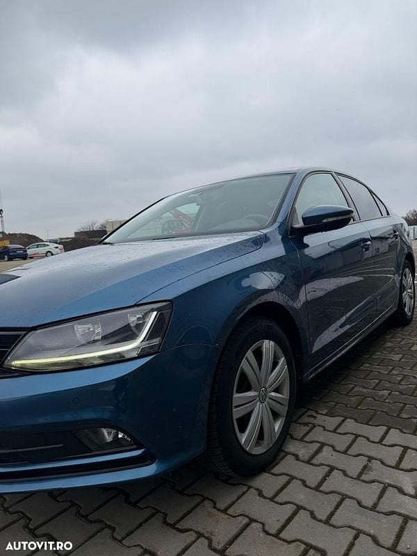 Second-hand VW Jetta Comfortline 105 CP (77 kW) 2018 Culoarealbastru Berlinǎ