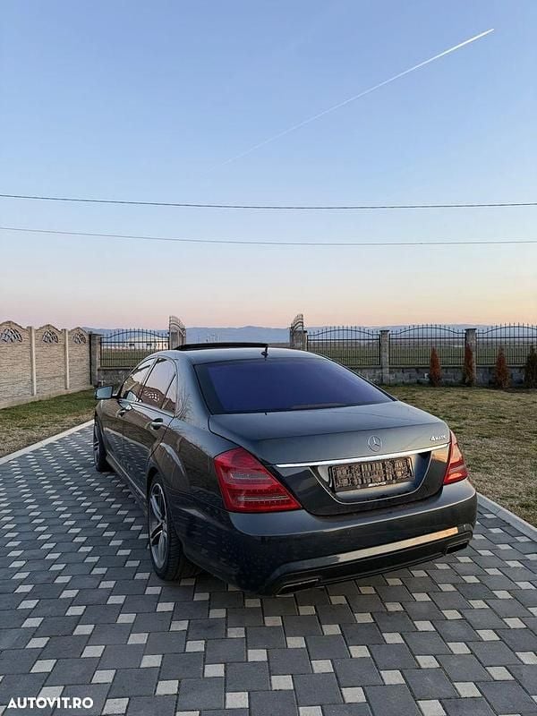Second-hand Mercedes S320 235 CP (172 kW) 2008 Culoarenegru Berlinǎ