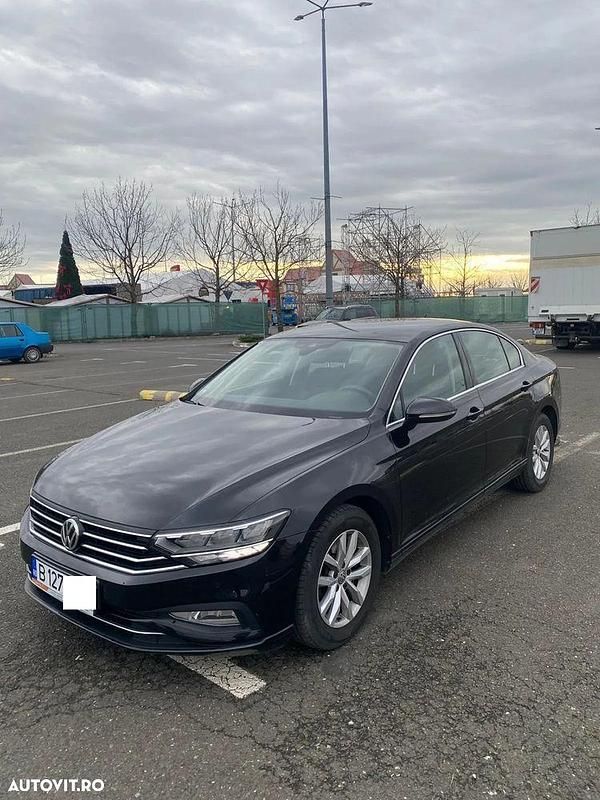 Culoarenegru Utilizat 2019 VW Passat Business Berlinǎ | 15.990 EUR (Preț bun) - Imagine 1/4