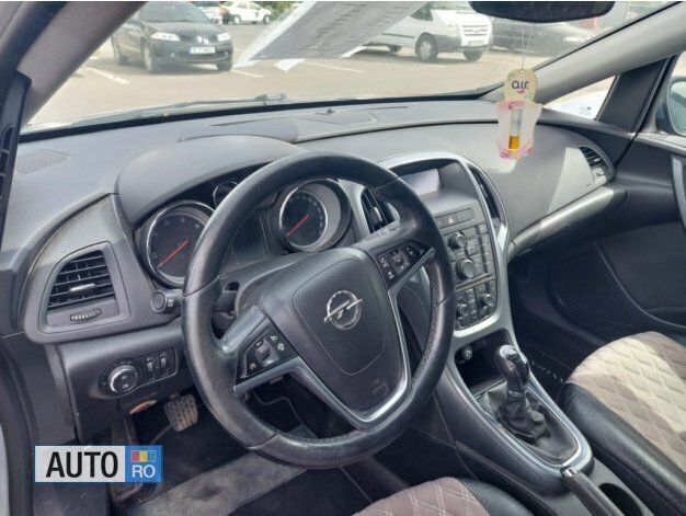 Argintiu Utilizat 2016 Opel Astra Cabrio | 7.800 EUR - Imagine 1/2