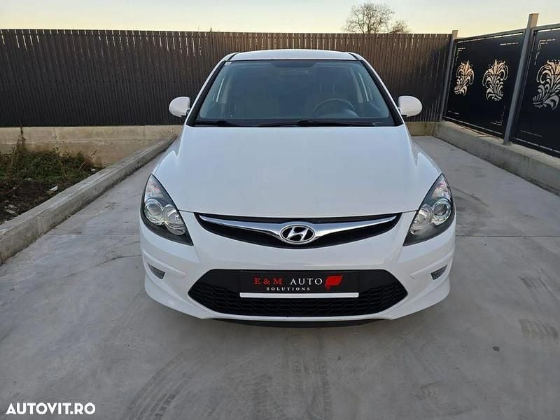 Culoarealb Utilizat 2010 Hyundai i30 Classic Hatchback | 3.650 EUR (Puțin scump) - Imagine 1/4