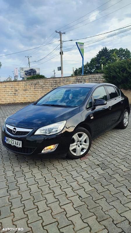 Second-hand Opel Astra 100 CP (73 kW) 2011 Negru