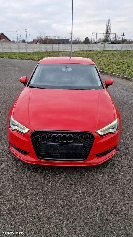 Second-hand Audi A3 Comfort 140 CP (102 kW) 2014 Culoarerosu Berlinǎ