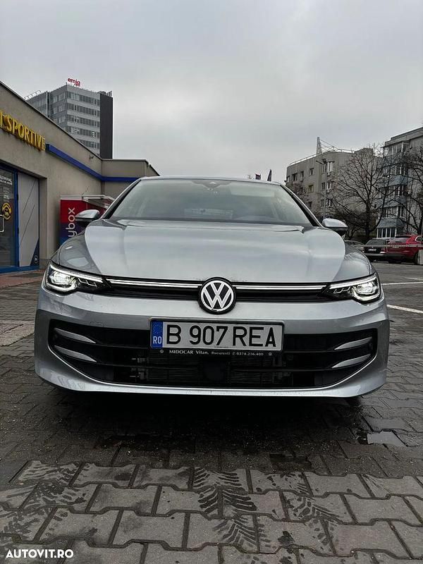 Second-hand VW Golf VIII Life 115 CP (84 kW) 2025 Culoaregri Hatchback