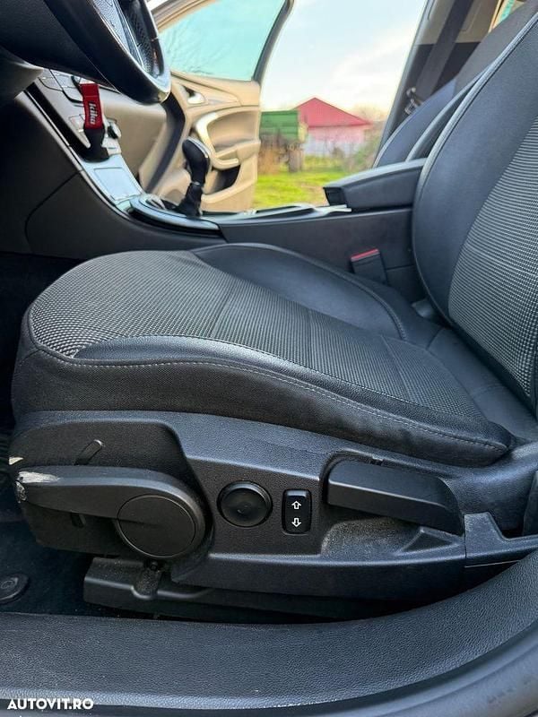 Second-hand Opel Insignia Sport 160 CP (117 kW) 2011 Culoaregri Break