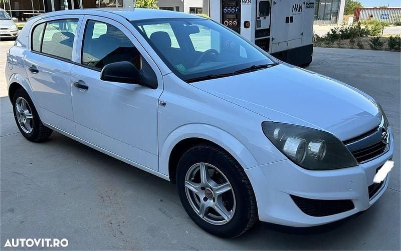 Culoarealb Utilizat 2009 Opel Astra Hatchback | 2.600 EUR (Preț OK) - Imagine 1/4