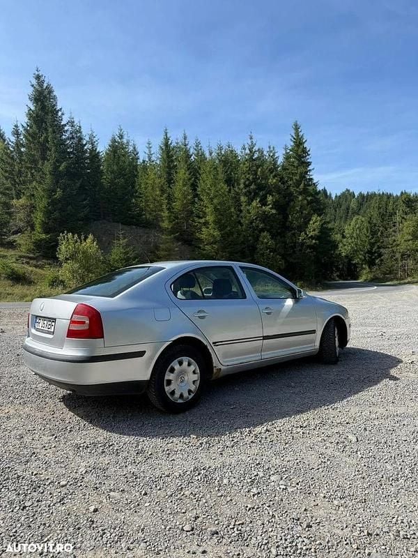 Culoareargint Utilizat 2006 Skoda Octavia Classic Hatchback | 2.500 EUR (Preț OK) - Imagine 1/4