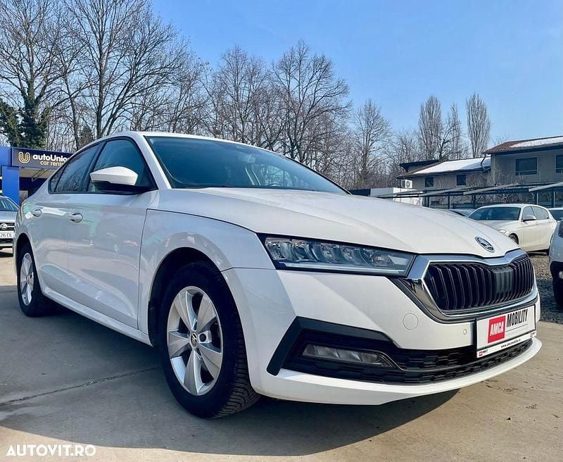 Second-hand Skoda Octavia Ambition 150 CP (110 kW) 2022 Culoarealb Berlinǎ