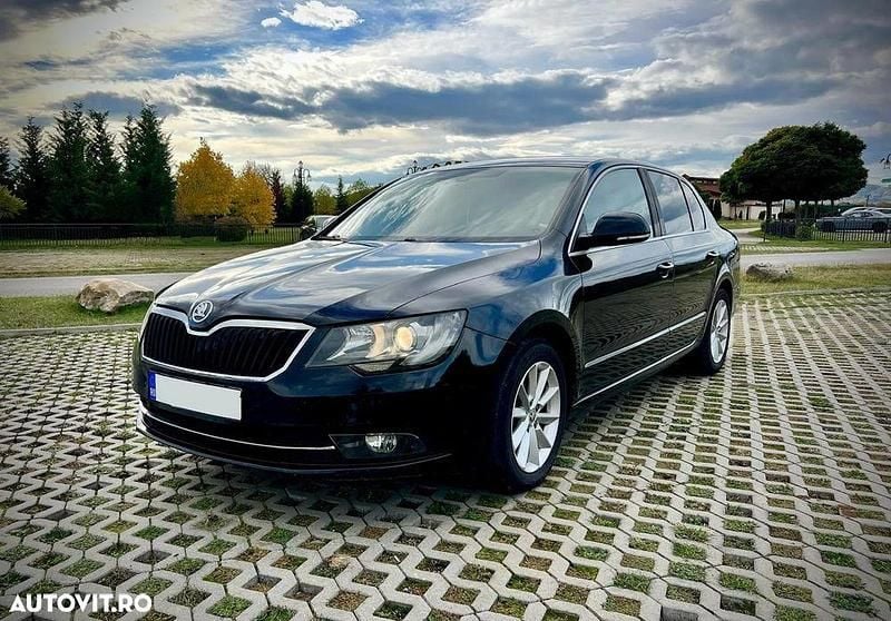 Culoarenegru Utilizat 2015 Skoda Superb Ambition Berlinǎ | 8.500 EUR (Preț bun) - Imagine 1/4