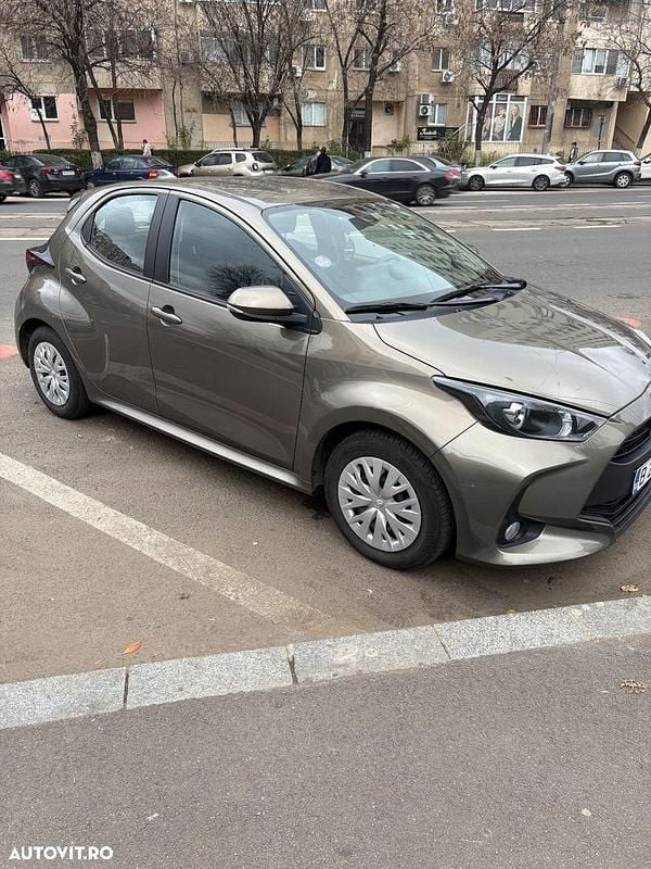 Second-hand Toyota Yaris Hybrid 92 CP (67 kW) 2023 Culoaremaro