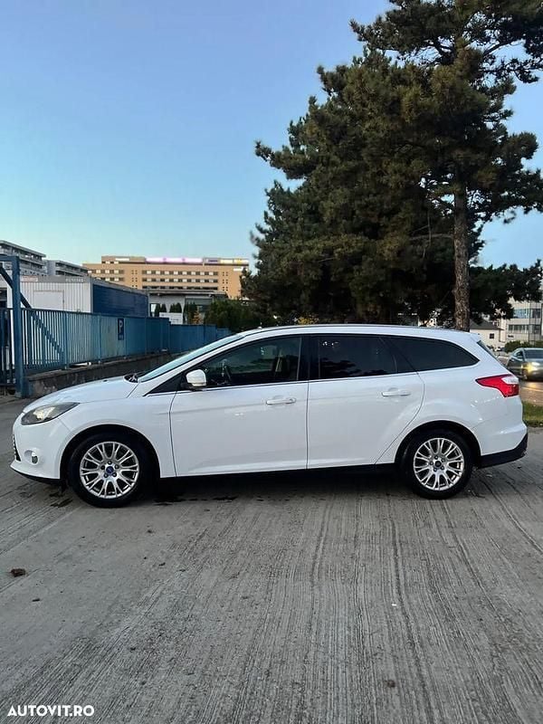 Second-hand Ford Focus Titanium 140 CP (102 kW) 2012 Culoarealb Break