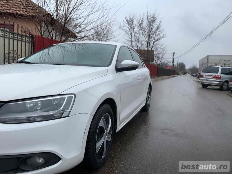 Second-hand VW Jetta 105 CP (77 kW) 2013 Alb Berlinǎ