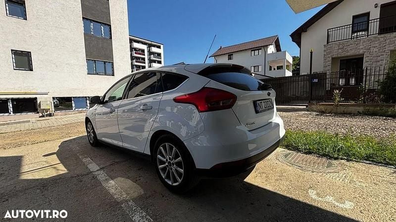 Second-hand Ford Focus Titanium 120 CP (88 kW) 2016 Culoarealb Hatchback