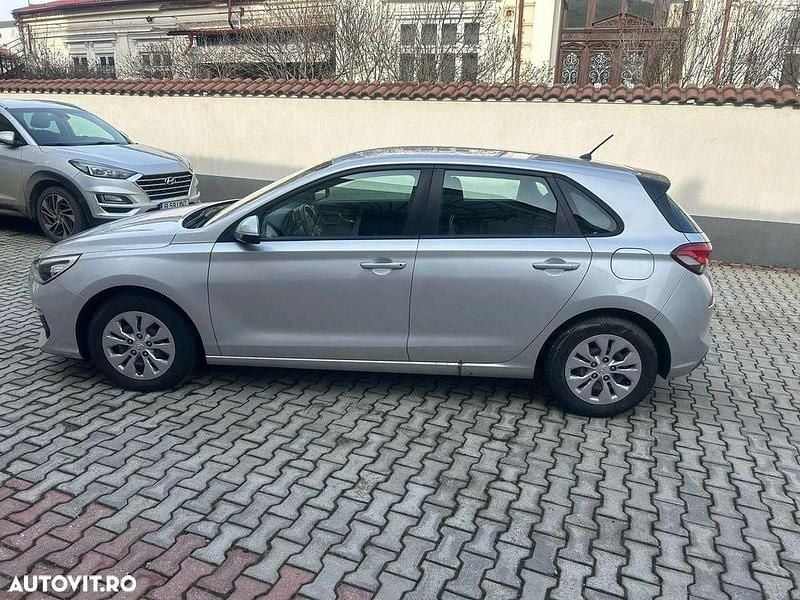 Second-hand Hyundai i30 Classic 100 CP (73 kW) 2019 Culoaregri Hatchback