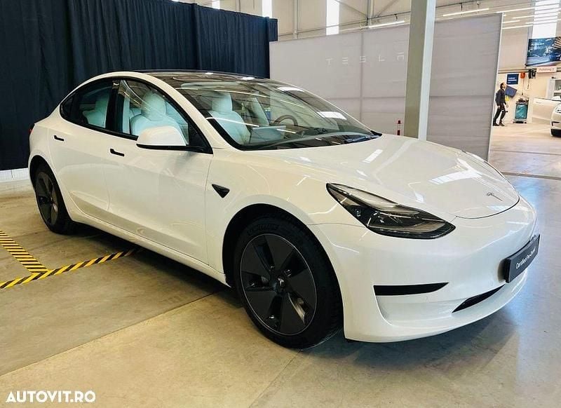 Alb Utilizat 2021 Tesla Model 3 Standard Range Plus Berlinǎ | 25.999 EUR (Puțin scump) - Imagine 1/4
