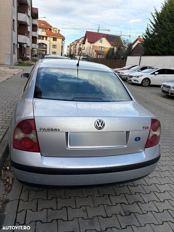 Culoaregri Utilizat 2003 VW Passat Comfortline Berlinǎ | 1.850 EUR (Preț OK) - Imagine 1/4