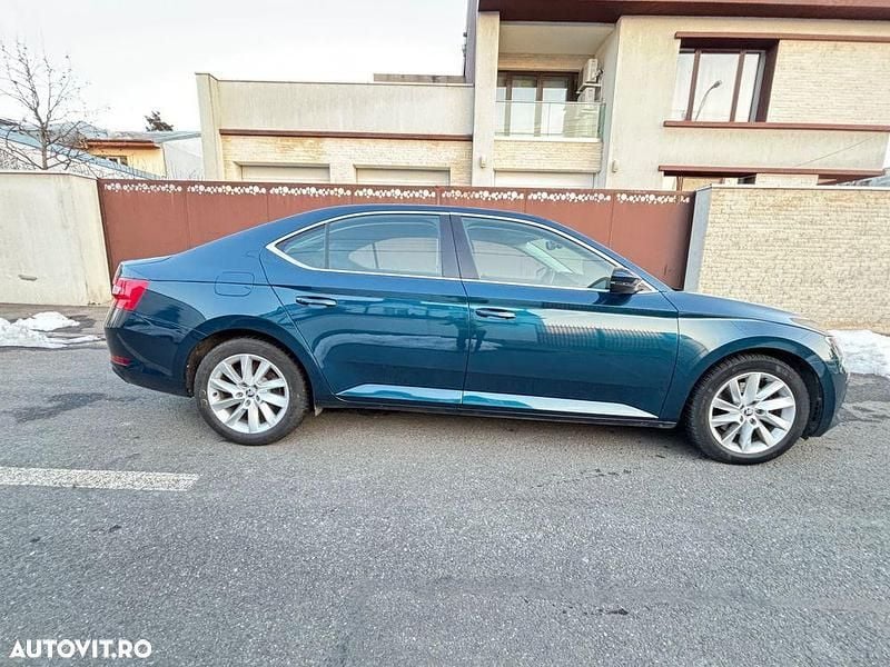Second-hand Skoda Superb Style 150 CP (110 kW) 2019 Culoarealbastru Berlinǎ