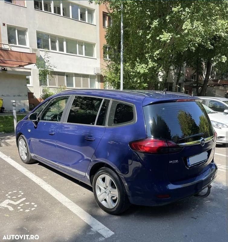 Second-hand Opel Zafira Tourer Edition 130 CP (95 kW) 2013 Culoarealbastru Monovolum