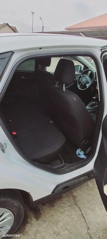 Second-hand Ford Focus Trend 120 CP (88 kW) 2017 Culoarealb Berlinǎ