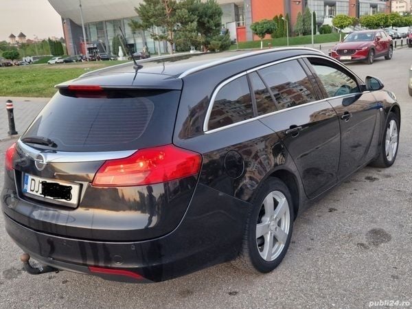 Second-hand Opel Insignia 96 CP (70 kW) 2011 Negru Hatchback