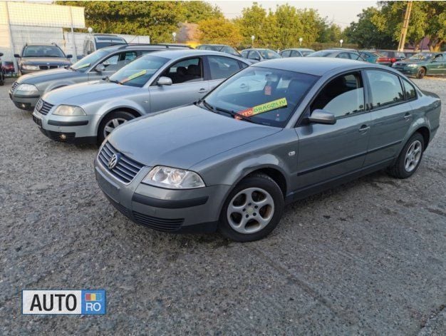Second-hand VW Passat 131 CP (96 kW) 2003 Argintiu Berlinǎ