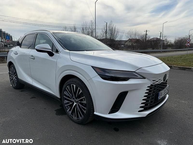 Second-hand Lexus RX450h+ E-FOUR 292 CP (214 kW) 2023 Culoarealb Berlinǎ