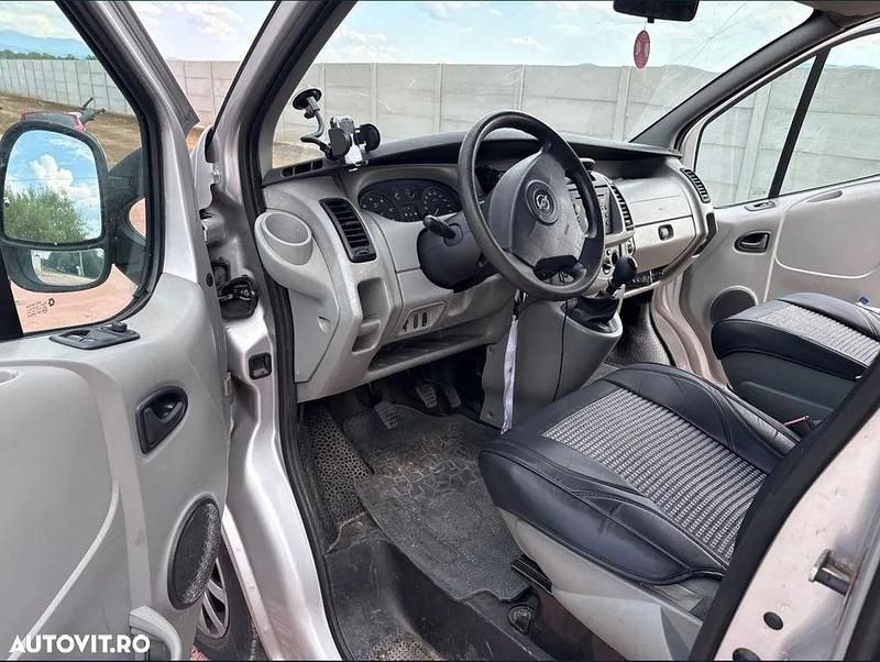 Gri Utilizat 2005 Opel Vivaro Van | 4.950 EUR (Puțin scump) - Imagine 1/4